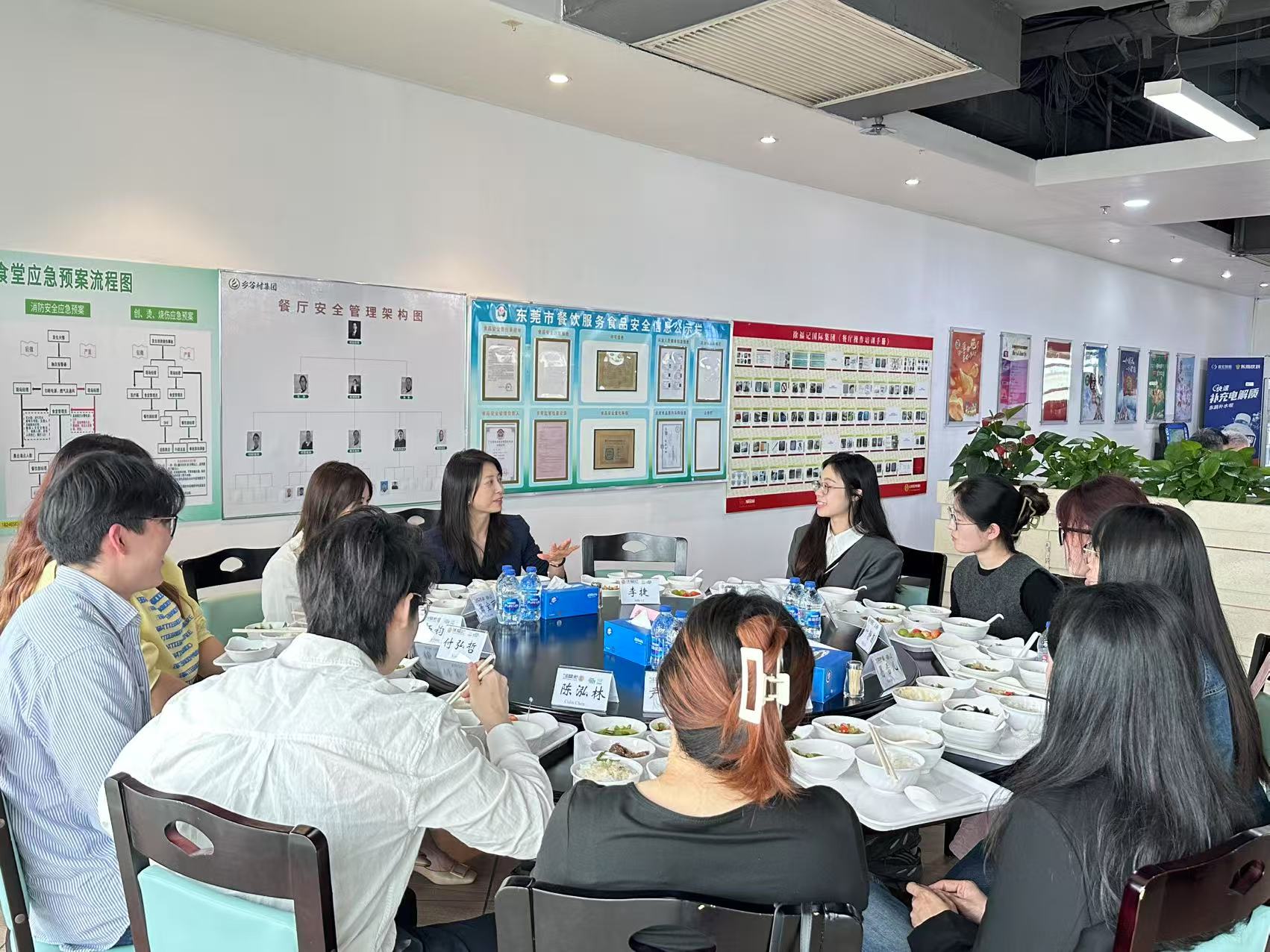 设定轮岗期以推动管培生在不同部门与项
